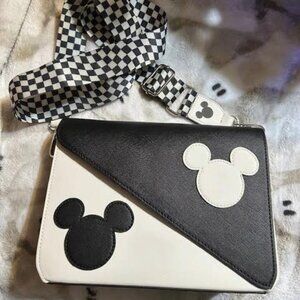 Disney Loungefly Mickey Mouse Black & White Crossbody Bag 🖤🤍